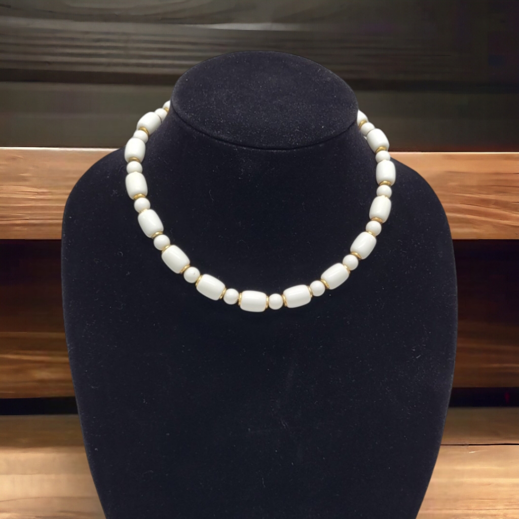 Crown Trifari Vintage White Lucite Bead Necklace Gold Spacers 1970s 165 32$